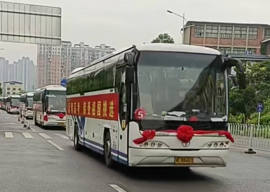 邵阳湘运集团全力做好“爱心送考”保障工作